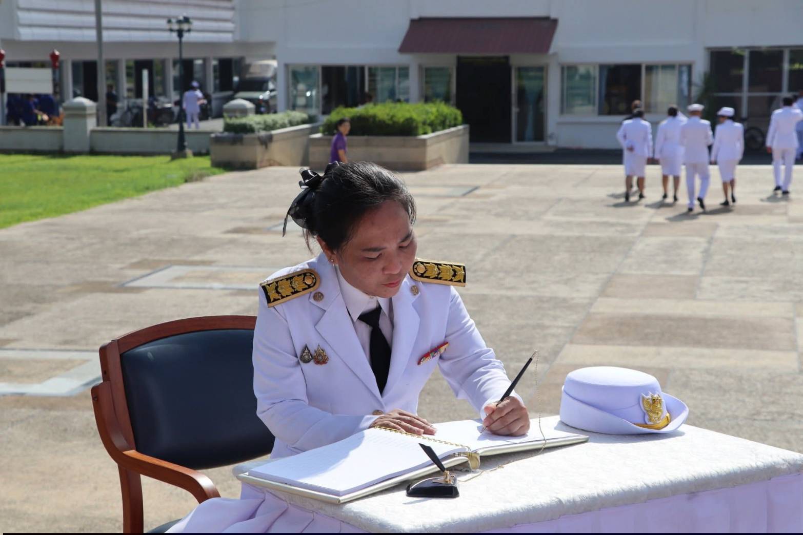 title - ศูนย์ส่งเสริมและพัฒนาอาชีพเสริมนอกภาคการเกษตร (ศพส.) จัดพิธีถวายเครื่องราชสักการะ วางพานพุ่ม และพิธีลงนามถวายพระพรชัยมงคลเฉลิมพระเกียรติ เนื่องในโอกาสมหามงคลเฉลิมพระชนมพรรษา สมเด็จพระนางเจ้าสุทิดา พัชรสุธาพิมลลักษณ พระบรมราชินี วันที่ 3 มิถุนายน 2569